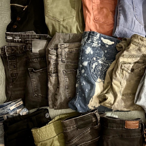 Lightly used jeans/shorts/skirts! - Picture 2 of 3